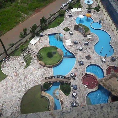 Golden Dolphin Supreme: Pet-Friendly Flat with King Bed Apartment Caldas Novas Exterior photo