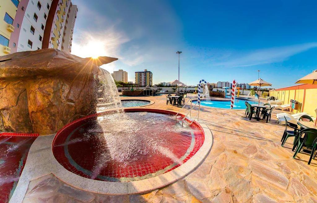 Golden Dolphin Supreme: Pet-friendly Flat With King Bed Apartment Caldas Novas